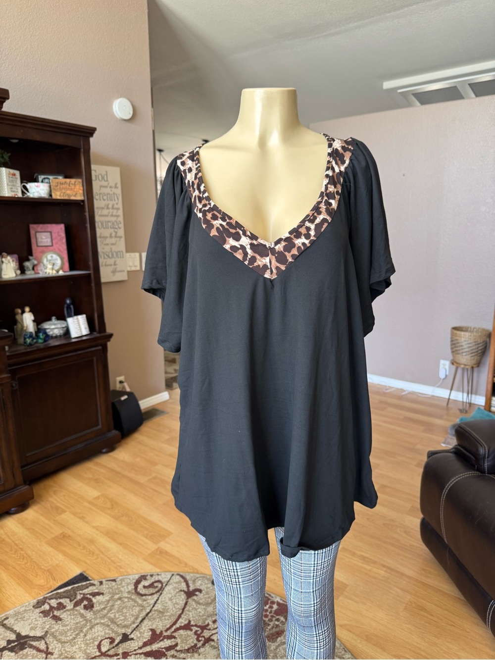 Boutique black short sleeve blouse w/leopard trim-size XXXL - Picture 6 of 9